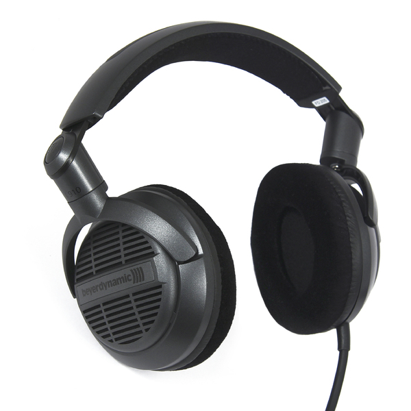 Охватывающие наушники Beyerdynamic Охватывающие наушники BeyerdynamicОхватывающие наушники<br>Открытые накладные наушники, удобные для длительного использования, сопротивление 32 Ом, частотный диапазон 15 Гц – 23 кГц, длина провода 3 м, вес 180 г.<br>