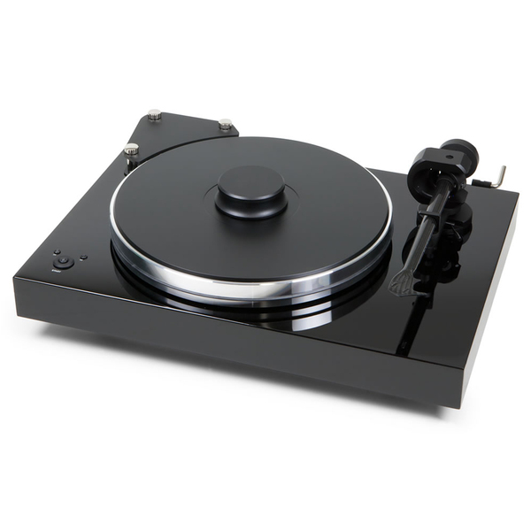 Виниловый проигрыватель Pro-Ject Виниловый проигрыватель Pro-JectВиниловый проигрыватель<br>Высококлассный проигрыватель виниловых пластинок с пассиковым приводом из топ-серии Xtension, тонарм Pro-Ject 9cc Evolution, опорный диск 4,5 кг, основание из MDF с металлическим гранулятом в качестве наполнителя, электронная регулировка скорости 33/45 об/мин, габариты 465x185x350 мм, вес 16 кг.<br>